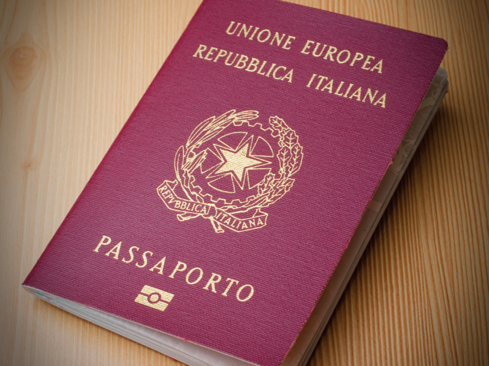 Imagem de um passaporte italiano