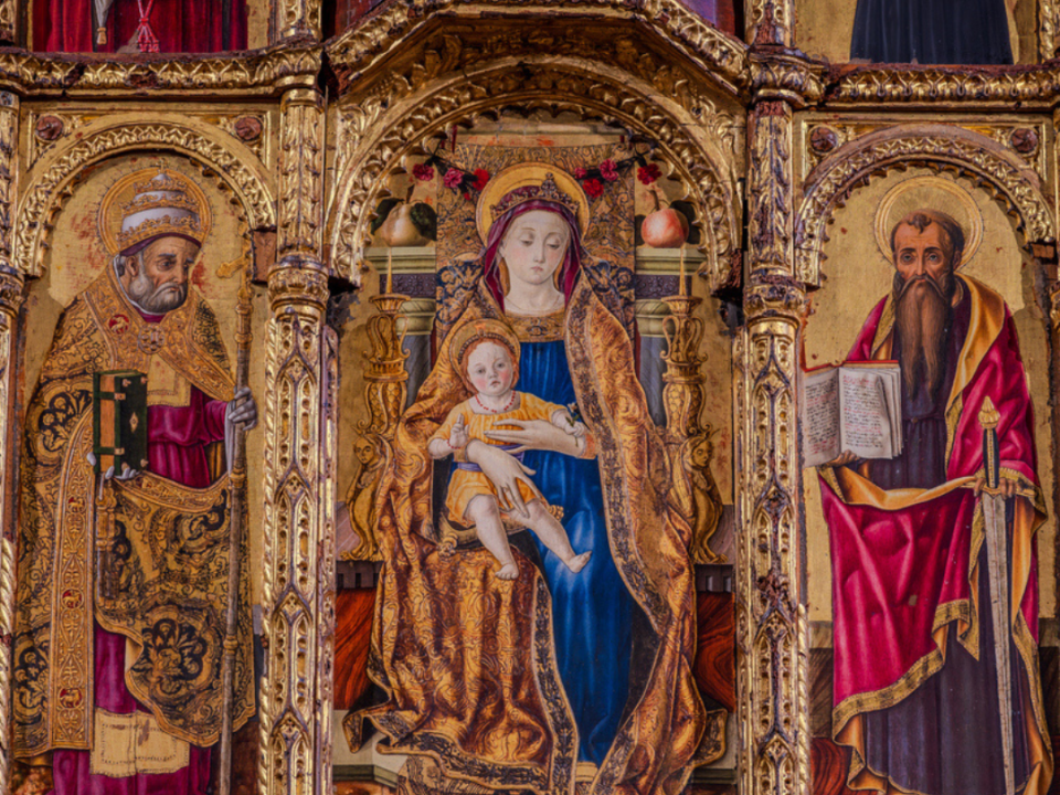 Foto de pinturas da catedral de santo agostinho na Itália